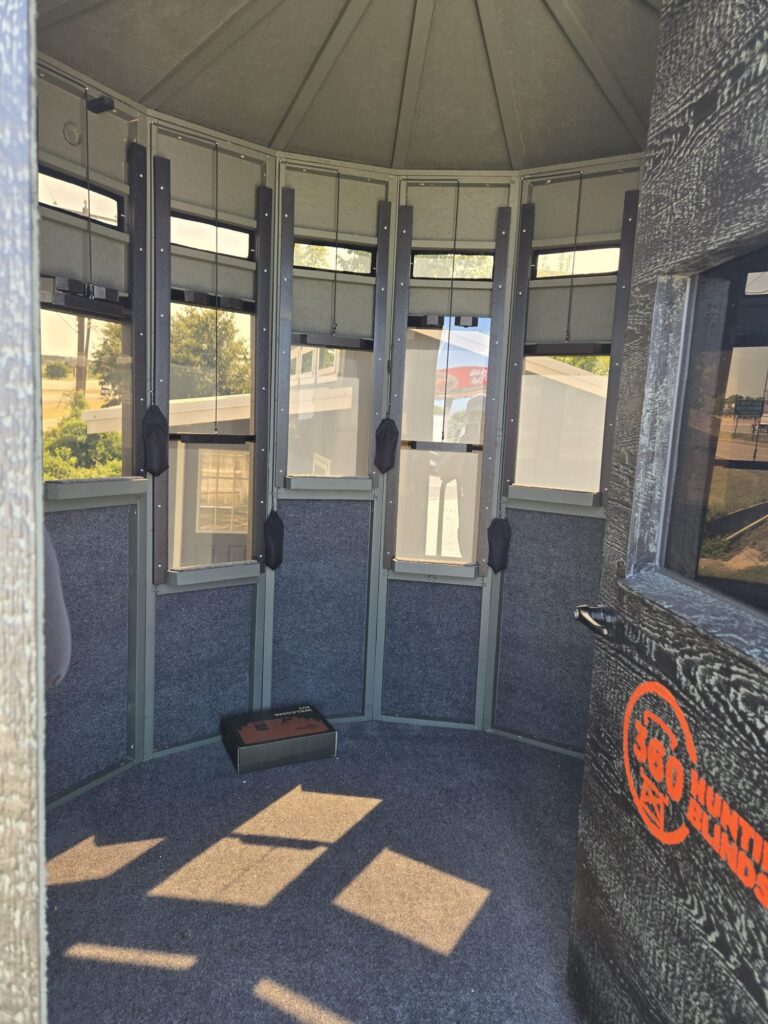 7x7 360 XL Hunting Blind on Trailer